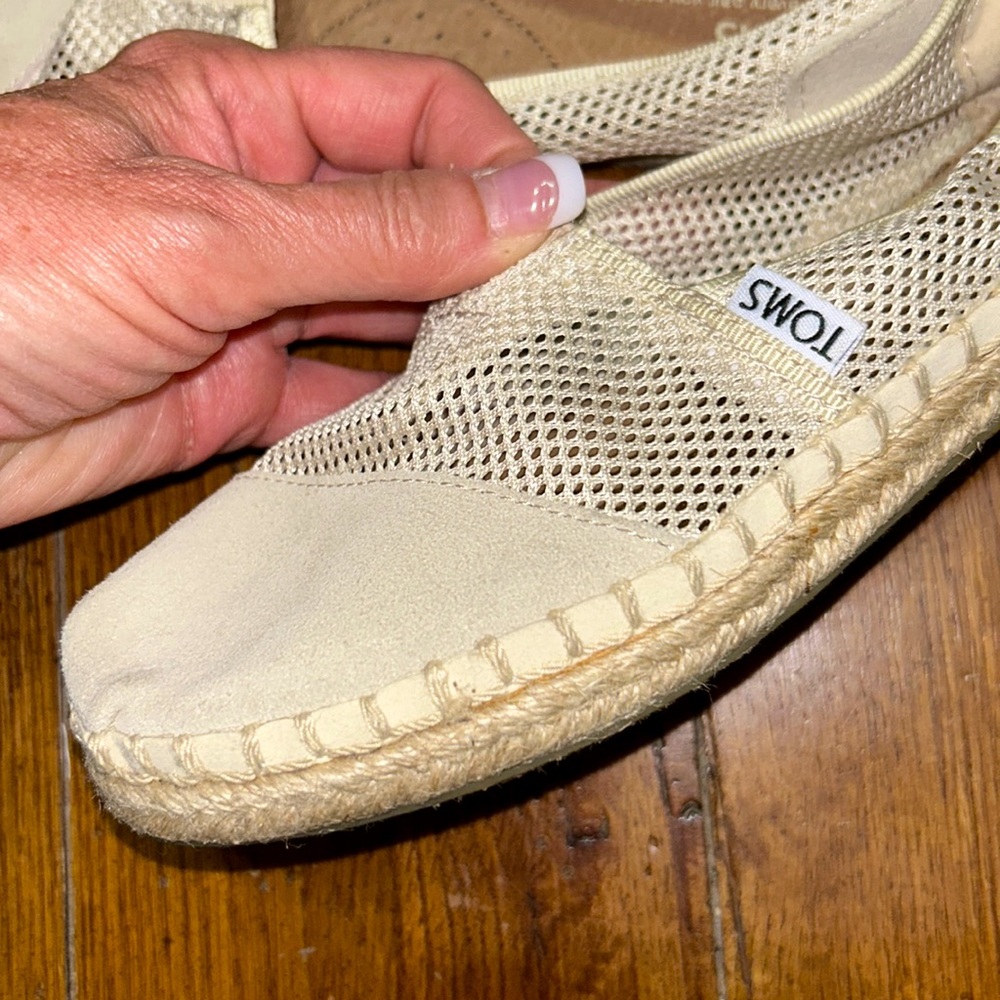 🌸TOMS⭐️LIKE NEW⭐️Tan Espadrille Slip On Mesh Shoes Size 5 GENTLY WORN 1X - Picture 5 of 8